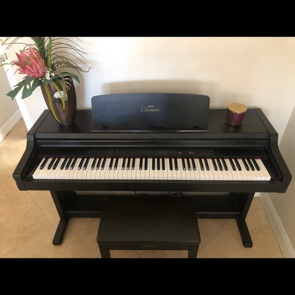 YAMAHA CLAVINOVA CLP 411 DIGITAL PIANO - Picture 1 of 2